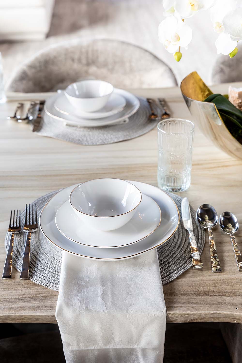 Simple and Classic tablesetting ideas by Bond Design Company